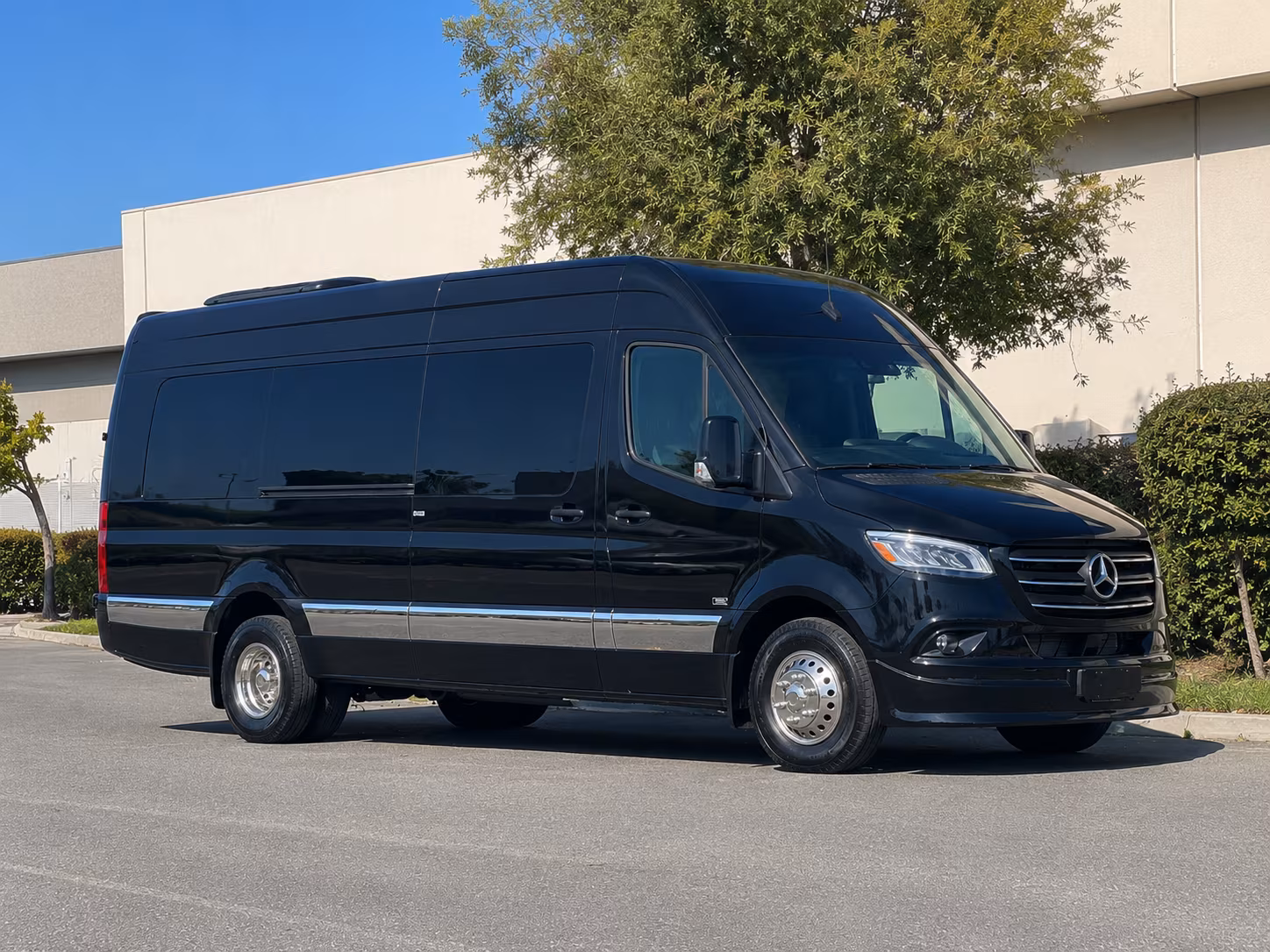 book a bus for your next airport transfer 5