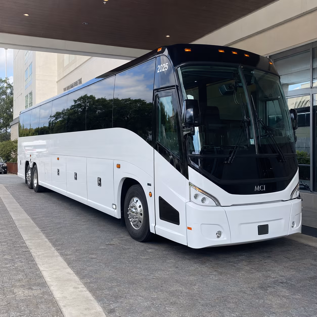 pittsburgh 54 passenger charter bus